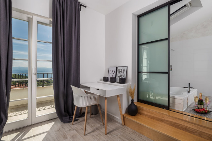 Interno, Casa Mills Poljane