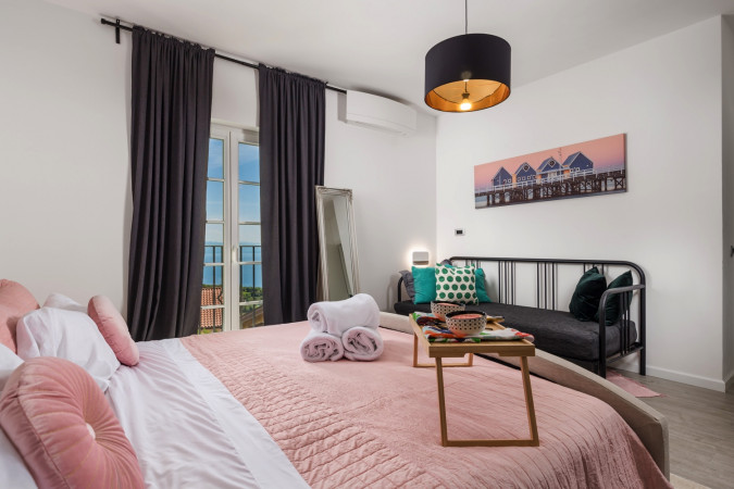 Interno, Casa Mills Poljane