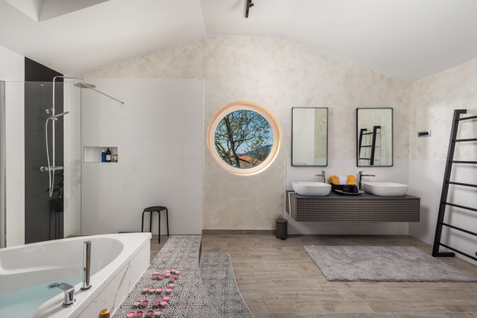 Interno, Casa Mills Poljane